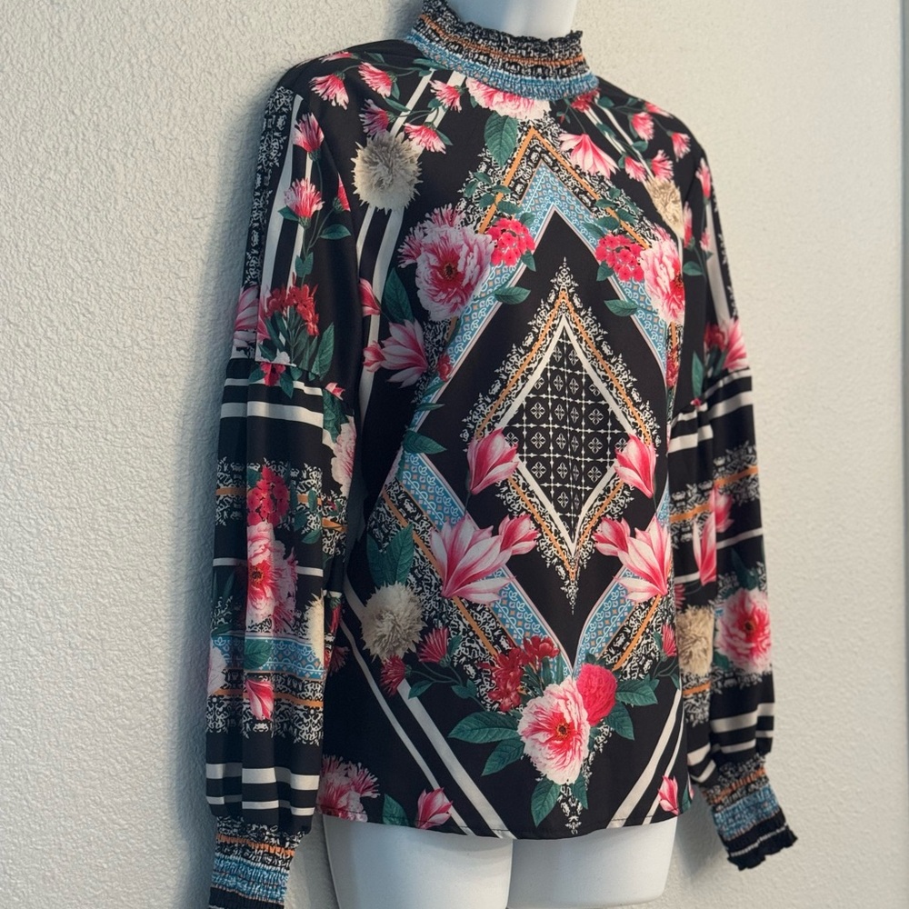 Women’s floral long sleeve blouse